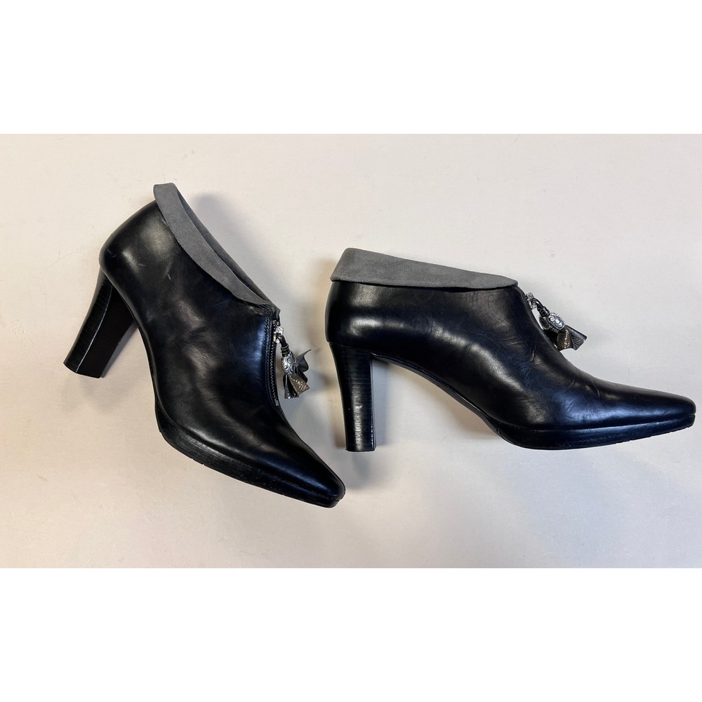 Brighton Stacey Booties Women‎ 10M Black Excellent Leather Zipper Tassel Heel